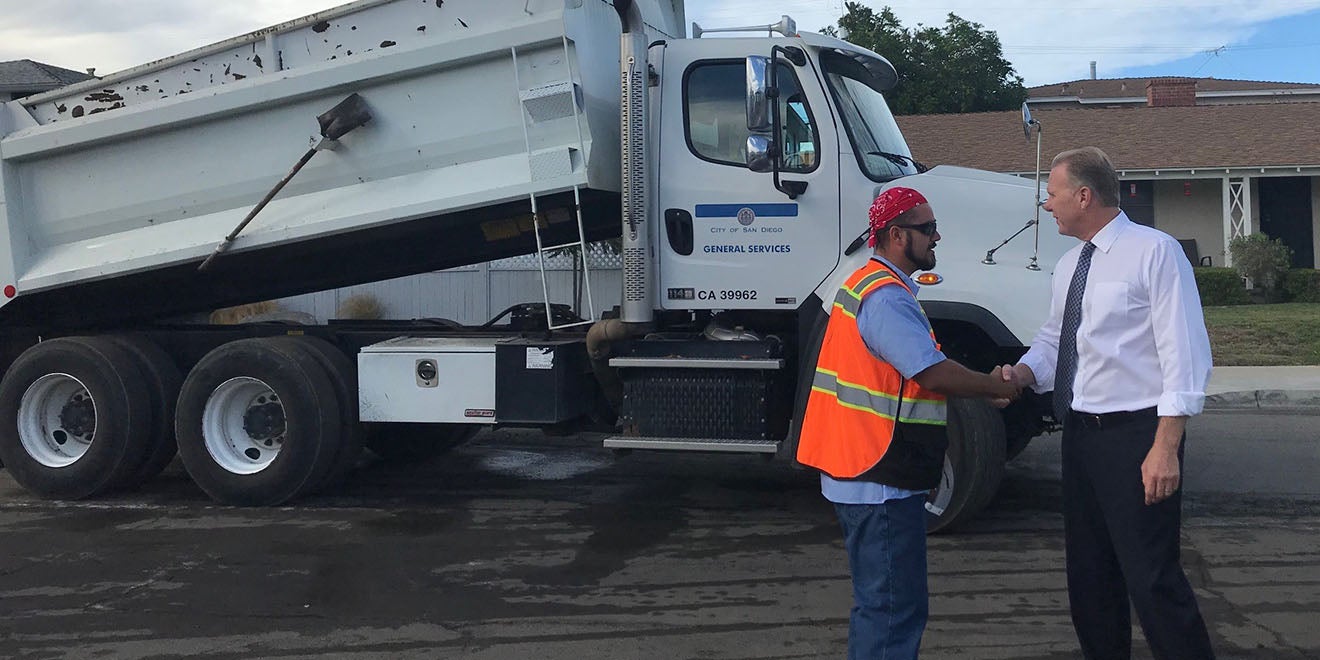Mayor Faulconer meeting with street repair crews