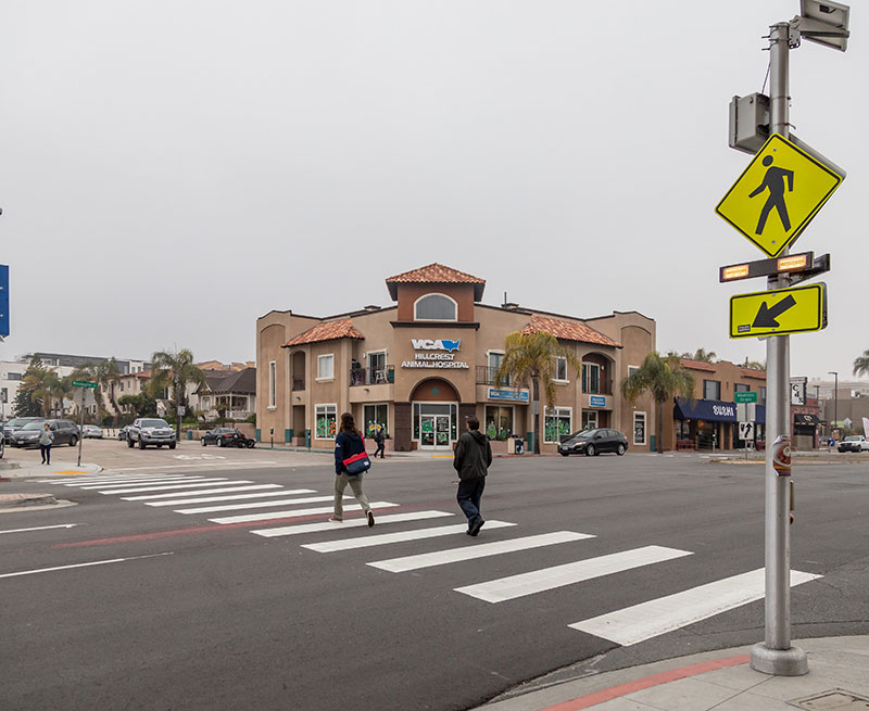 Demand-activated pedestrian crossing