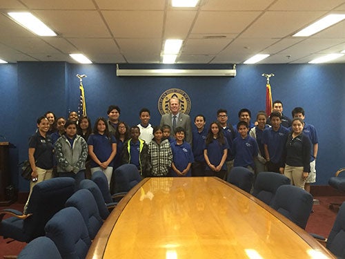 Mayor Kevin Faulconer with Ocean Discovery Institute Students