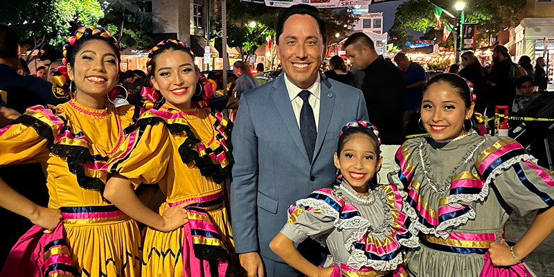 Mayor Gloria with Ballet Folklorico Dancers