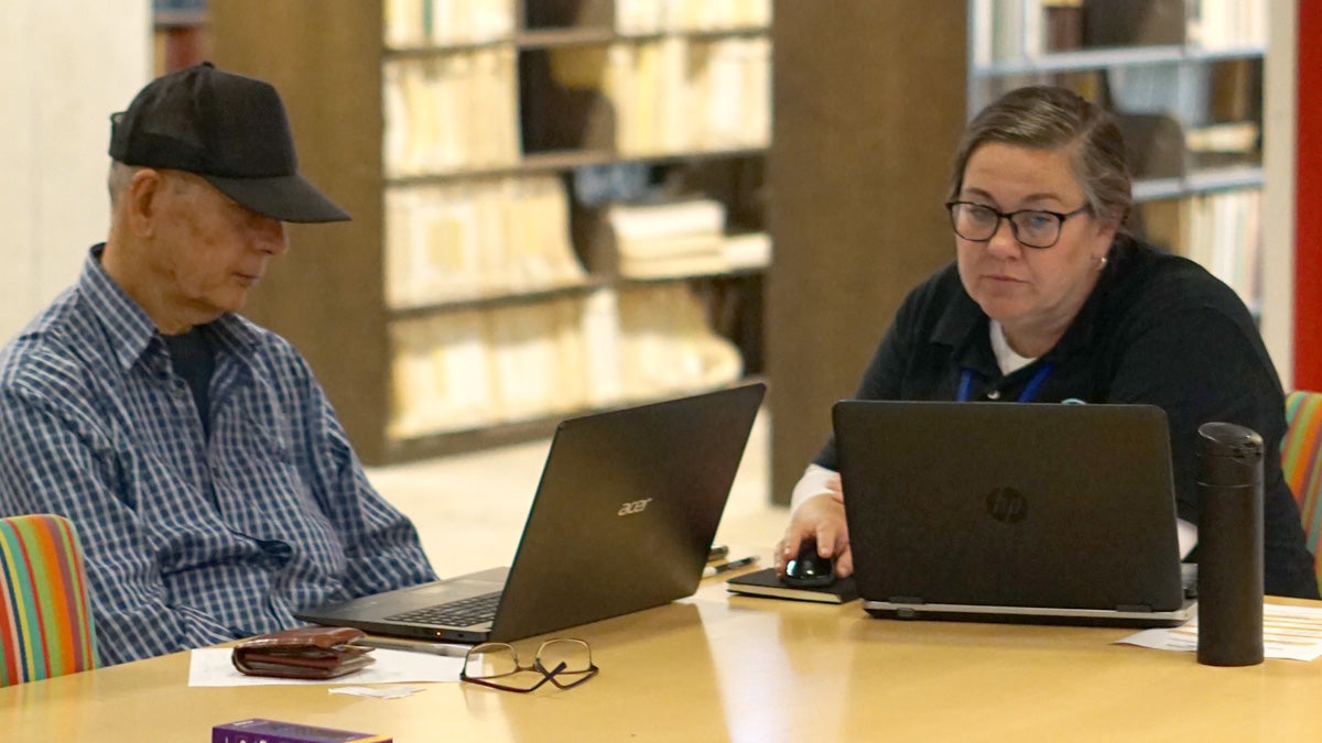 A Digital Navigator Program volunteer providing computer training