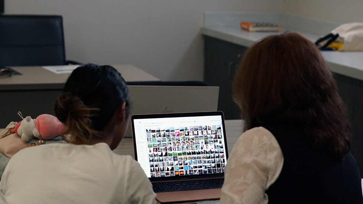 A Digital Navigator Program volunteer providing computer training