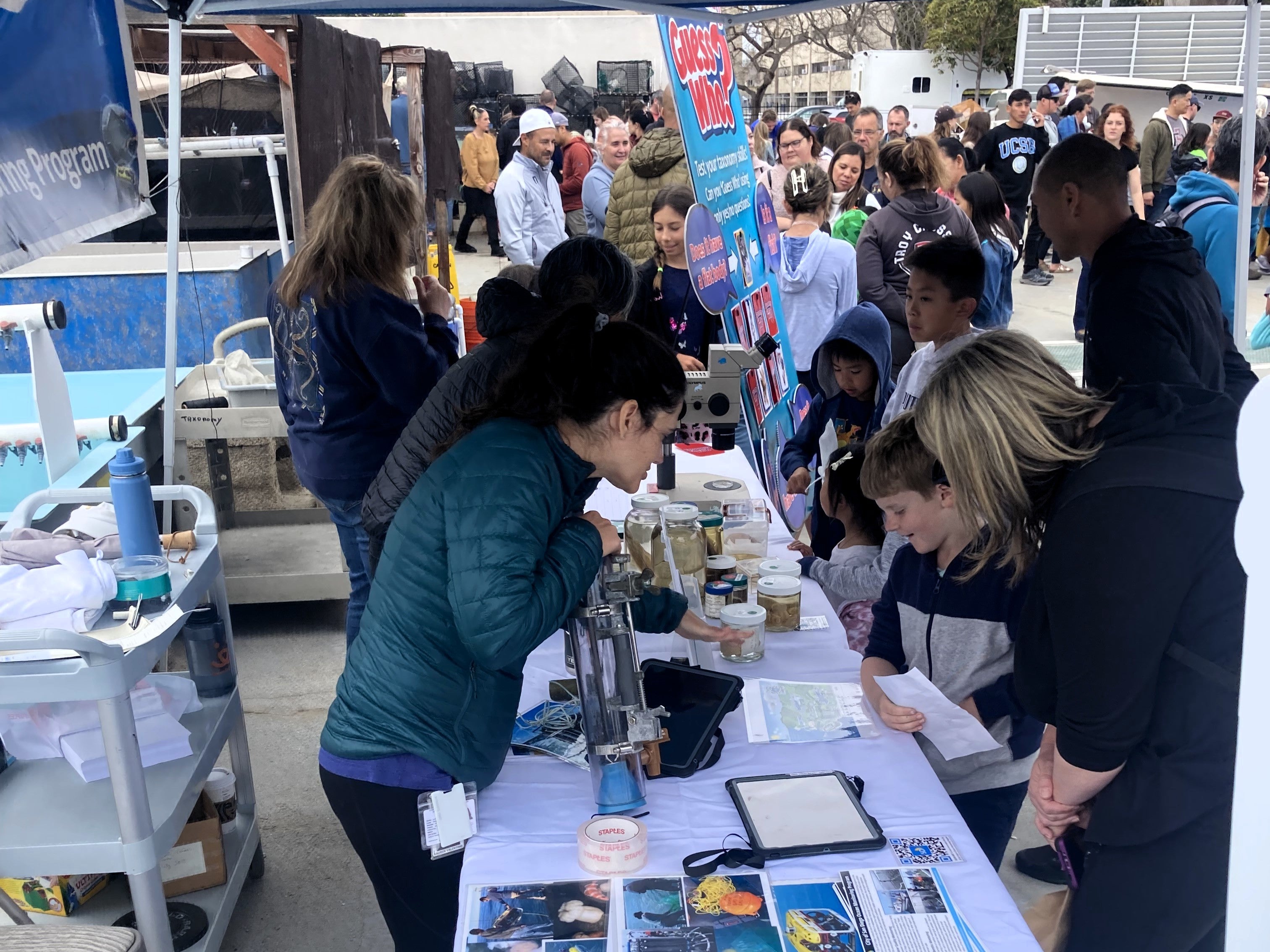 A marine biologist describes our benthic invertebrate community monitoring to a member of the public.