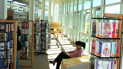 Reading area inside the Carmel Mountain Ranch Library