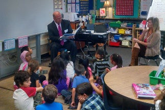 Photo of Councilman Sherman Reading to students of Benito Juarez Elementary School in Serra Mesa
