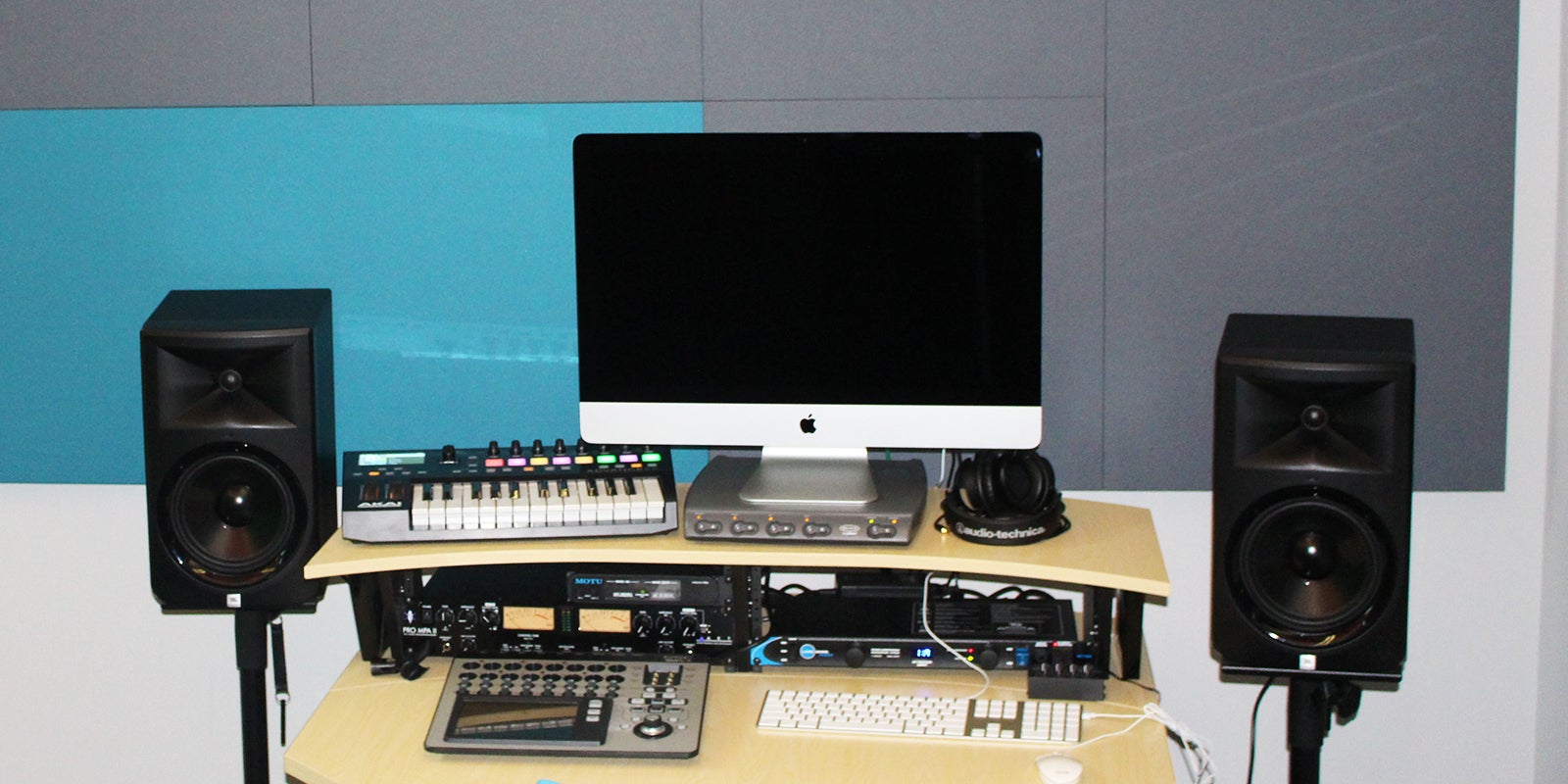 Photo of the sound recording studio inside the Legler Benbough Teen IDEA Lab at the Valencia Park/Malcolm X Library.