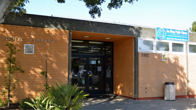 Front area outside the Oak Park Library