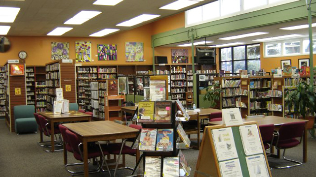 Reading area inside the Oak Park Library