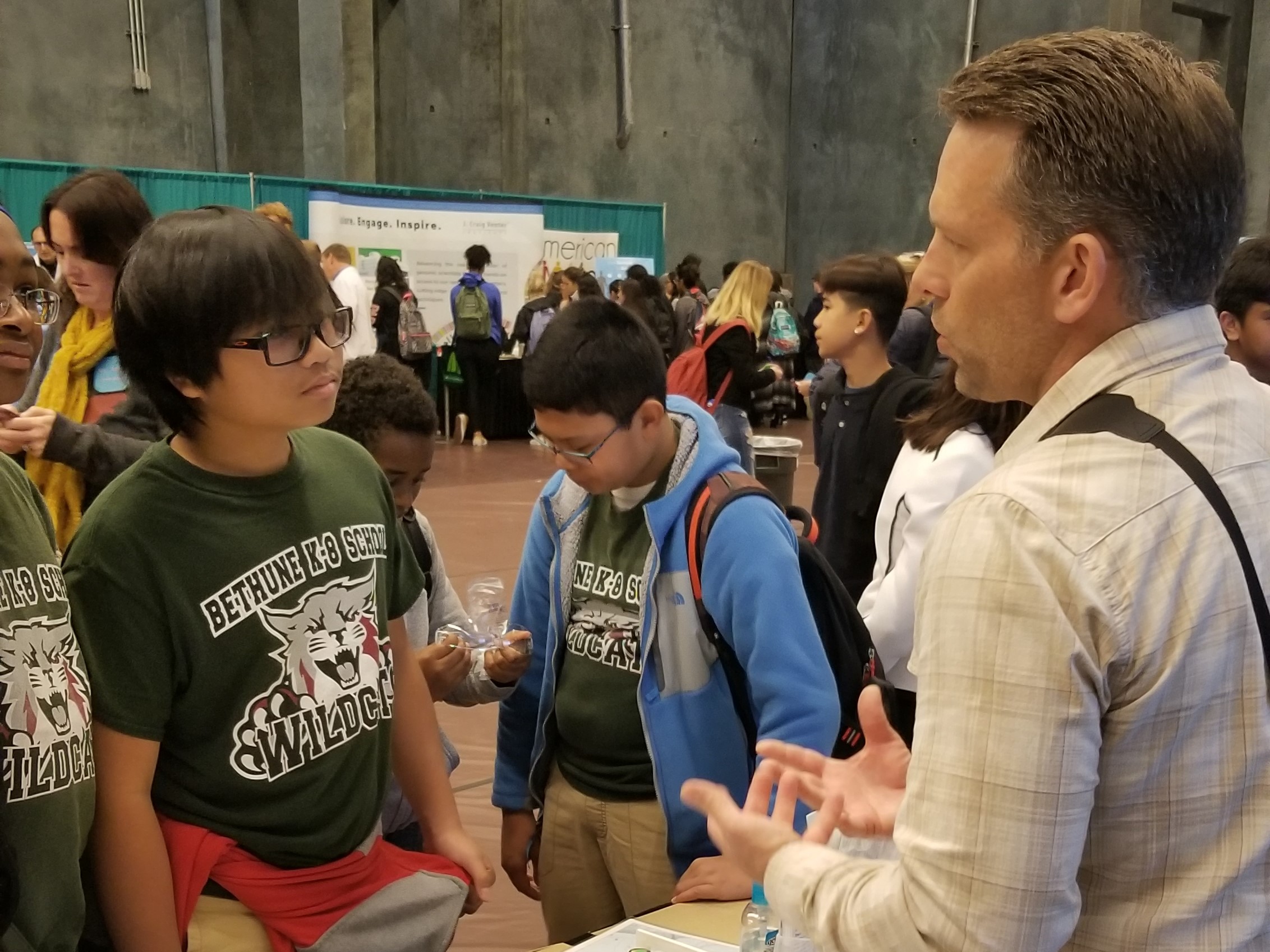 A marine biologist explains the City's Ocean Monitoring Program to high school students at a High Tech Fair.