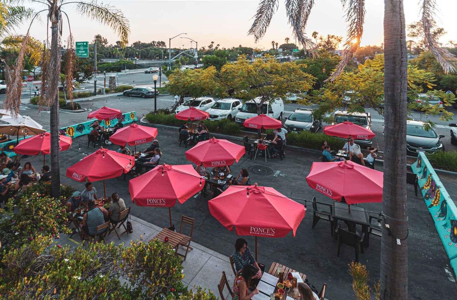 Picture of Ponce's Mexican Restaurant outdoor dining.