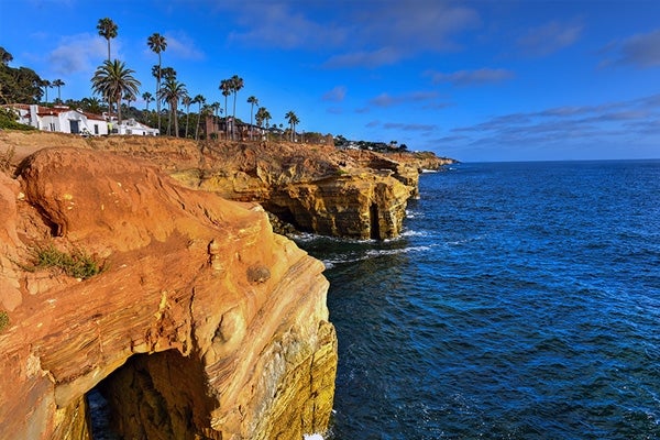 Homes overlooking the ocean at Sunset Cliffs