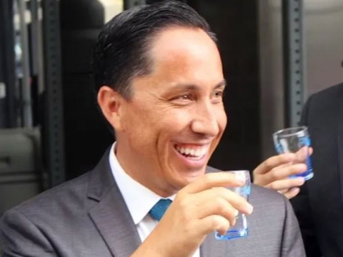 Mayor Todd Gloria samples Pure Water at groundbreaking event in August 2021 