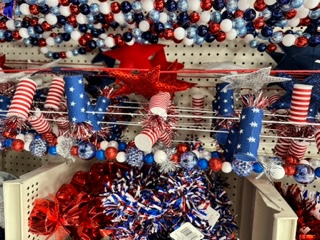 How-To Make a 4th of July Holiday Garland