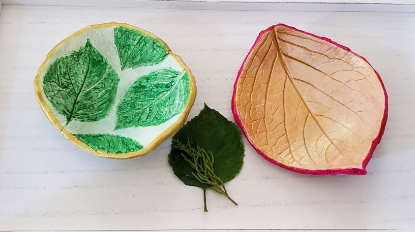 Decorative clay bowls using leaves