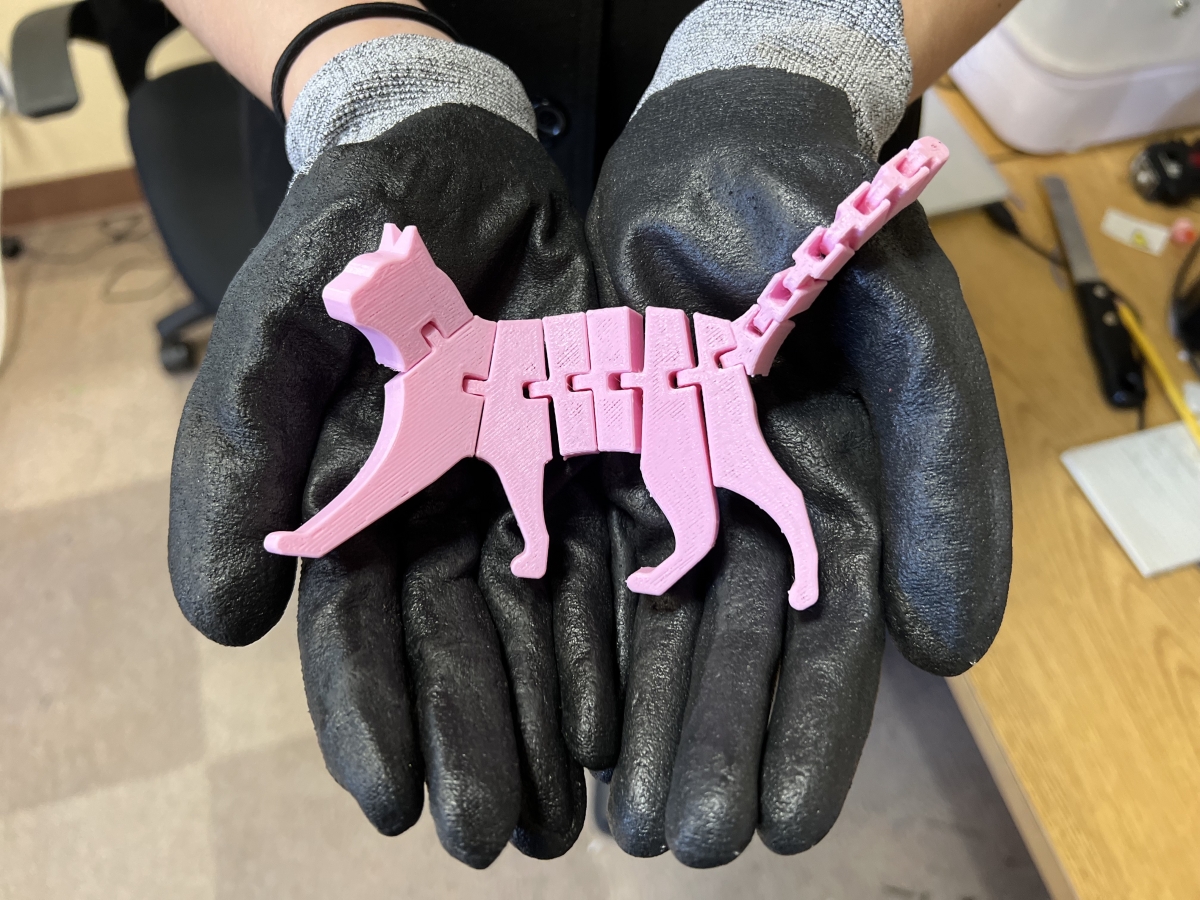 3D printed articulated cat in pink