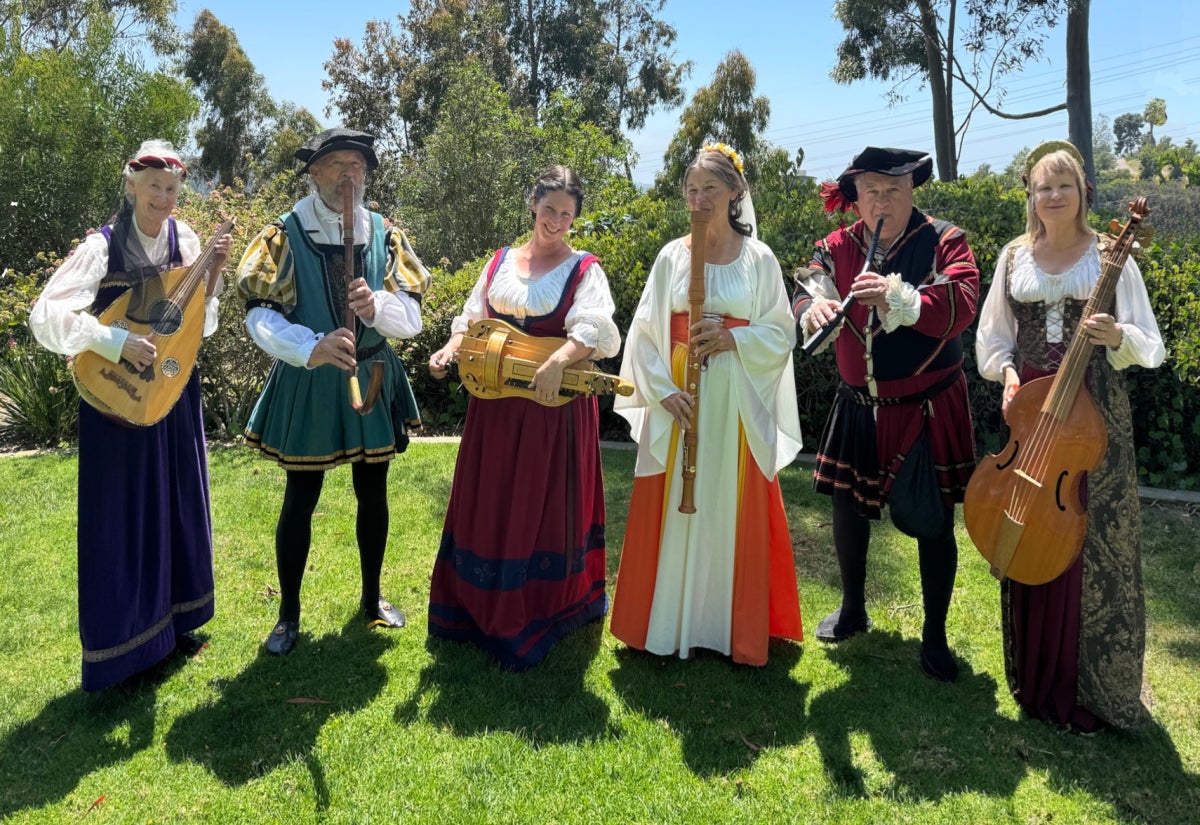 Image of six musicians from Courtly Noyse, wearing Renaissance costumes and some holding period instruments