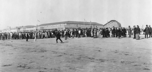 Crowd at Belmont Park in 1928