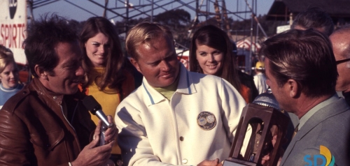 Jack Nicklaus, 1969 AWSDO Winner, Receiving Trophy
