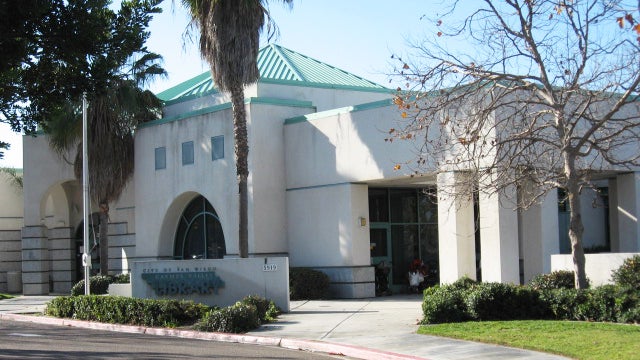 Front area outside the Carmel Valley Library